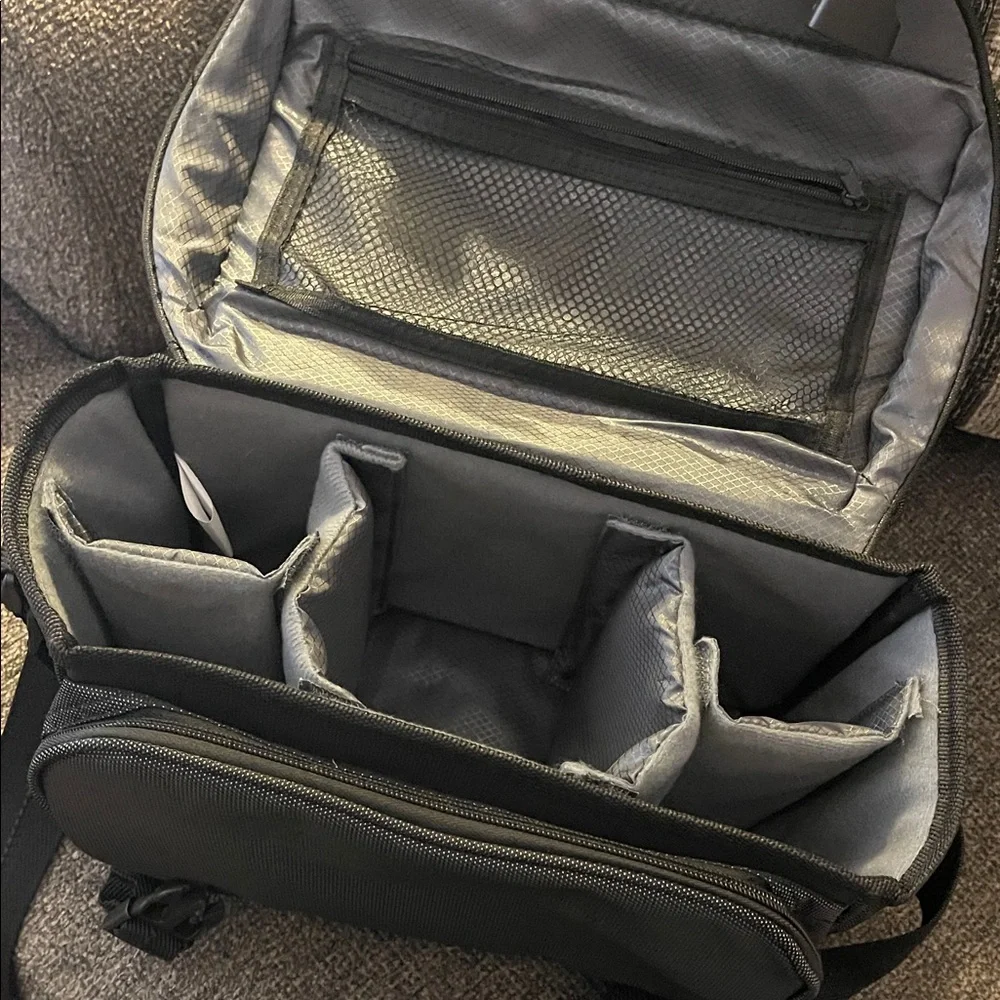 Nikon Black and Gray Messenger Camera Bag - Picture 3 of 8